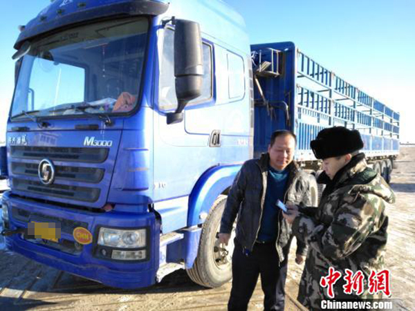 黑龙江同江口岸对俄浮箱固冰通道正式开通