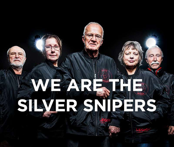 一群大爷大妈成立电竞战队：平均71岁，取名“银色狙击手”