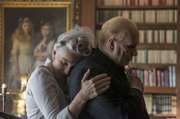 《至暗时刻》：丘吉尔的至暗，奥德曼的高光