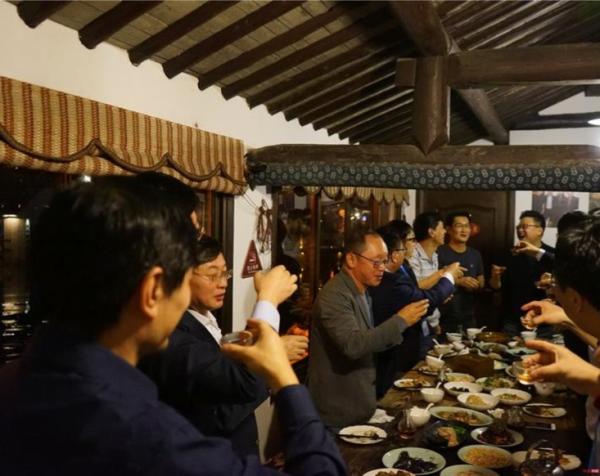 丁磊今年乌镇饭局请了哪些人，点了什么菜，聊了什么话题