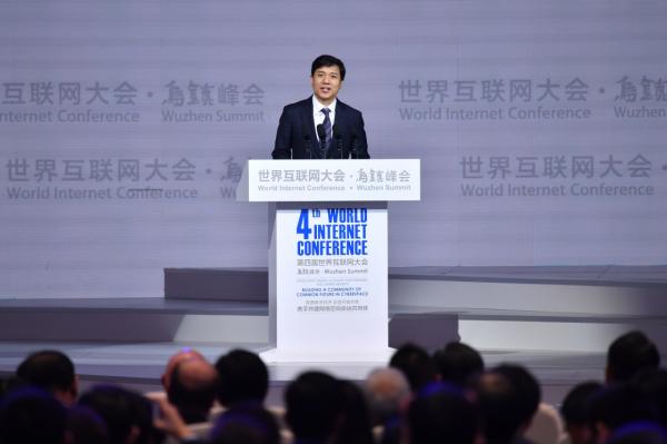 百度董事长李彦宏：全面转型AI，欲唤醒万物