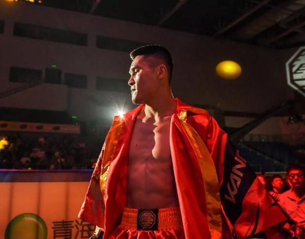 特写｜35岁解放军队老兵的拳王路，中国拳击不只有邹市明