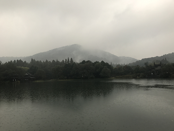 三台访古，关于如何在西湖边寻找一个无人的杭州