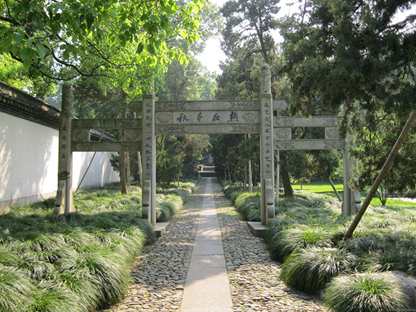 三台访古，关于如何在西湖边寻找一个无人的杭州