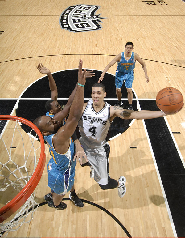 张佳玮｜“张铁林”还在马刺打首发，他刻画着小人物们的镜像