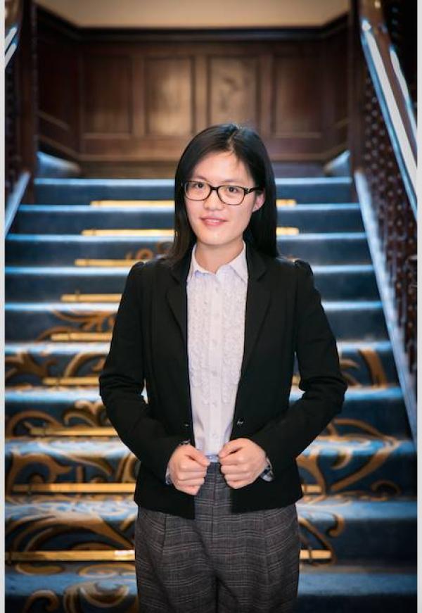 她是“世界棋后”侯逸凡，这次拿到全球最难奖学金去读牛津