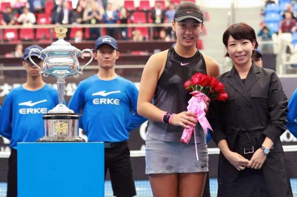 中国有了“莎拉波娃”！16岁1米82，甜美长相更是吸粉