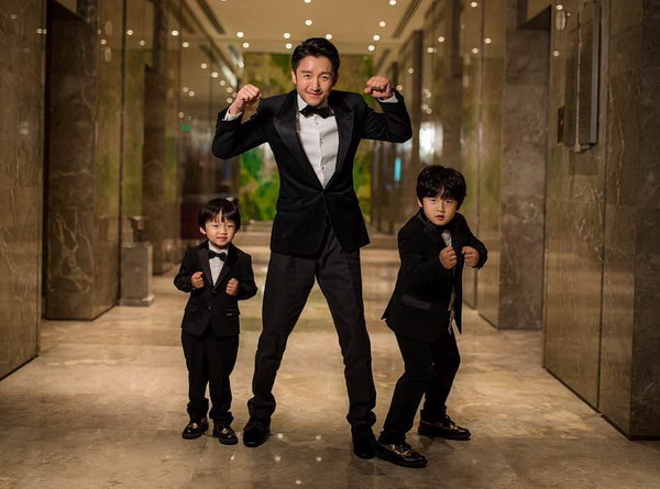 2017年度澎湃人物｜邹市明：上午训练完，就换正装去公司