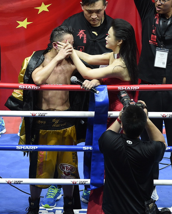 2017年度澎湃人物｜邹市明：上午训练完，就换正装去公司