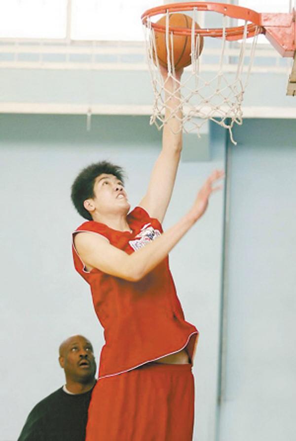 前中国男排主力38岁早逝，马凡氏综合征夺走了多少体坛巨人