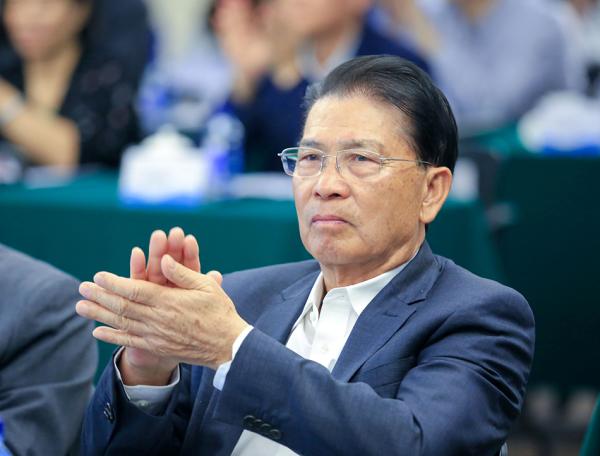 75岁何享健拟将美的置业香港上市，今年销售目标已提前完成