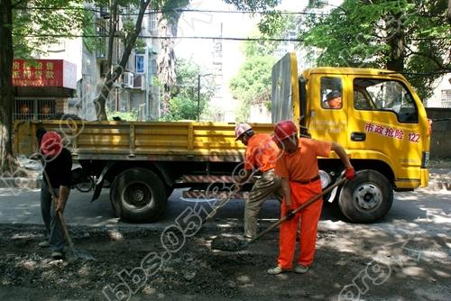 虹东社区：道路“换新装” 帮服获点赞.JPG