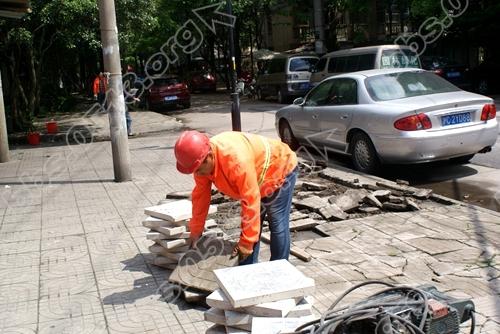 道路“换新装” 帮服获点赞2.JPG