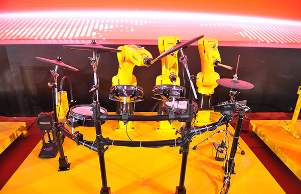 视频｜董明珠组建了一支乐队，乐手均是工业用机器人