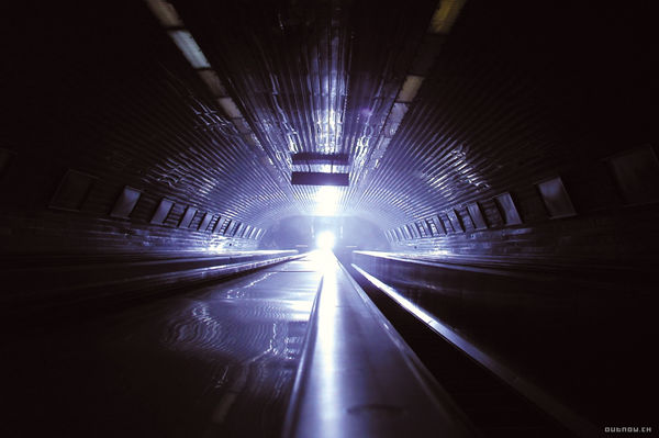 睡不着｜与地铁赛跑的人