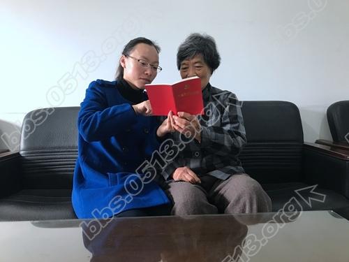 “走帮服送学上门” 老少党员共学新《党章》.JPG