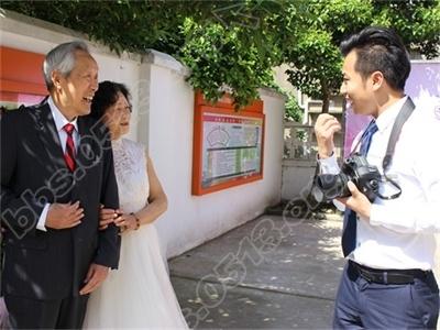 让“妈妈”像花儿一样 定格家庭幸福瞬间2.JPG