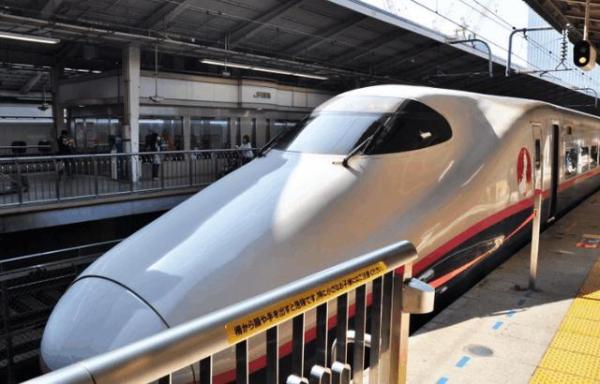 日本新干线重大事故：行驶途中传出异响异臭，检查发现漏油