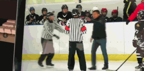 青少年冰球赛冲突后续：打人家长须书面道歉，俱乐部严重警告