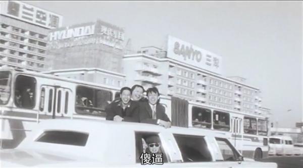 《芳华》：对自己的过去和现在，冯小刚的态度都是暧昧的