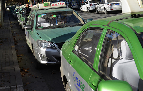 郑州将对出租车司机实行“红黑榜”制度：一处失信，处处受限