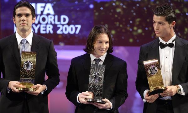 最后的“凡人”巨星：卡卡的故事里，总有你我的影子