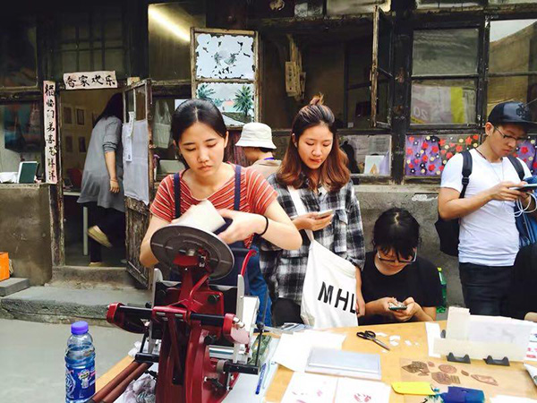 北京什刹海三轮车夫招新，来了个30岁的意大利海归女硕士