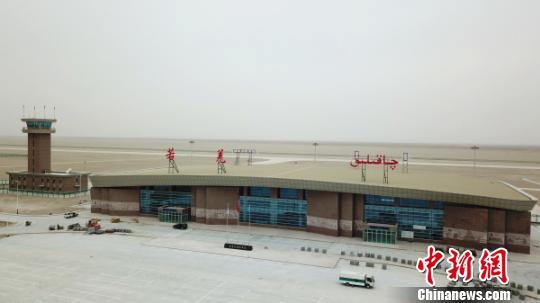 新疆若羌楼兰机场顺利通过工程竣工验收，定位为小型支线机场