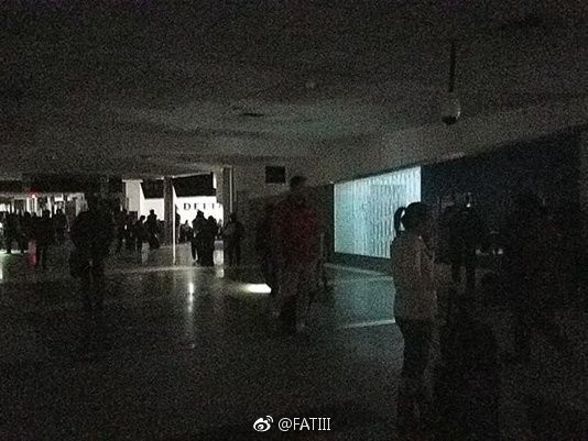 美国最忙碌机场大停电：地下设施发生火灾致断电