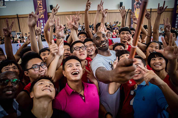 科比球衣退役｜科比的商业帝国：他已经向竞争品牌飙垃圾话了