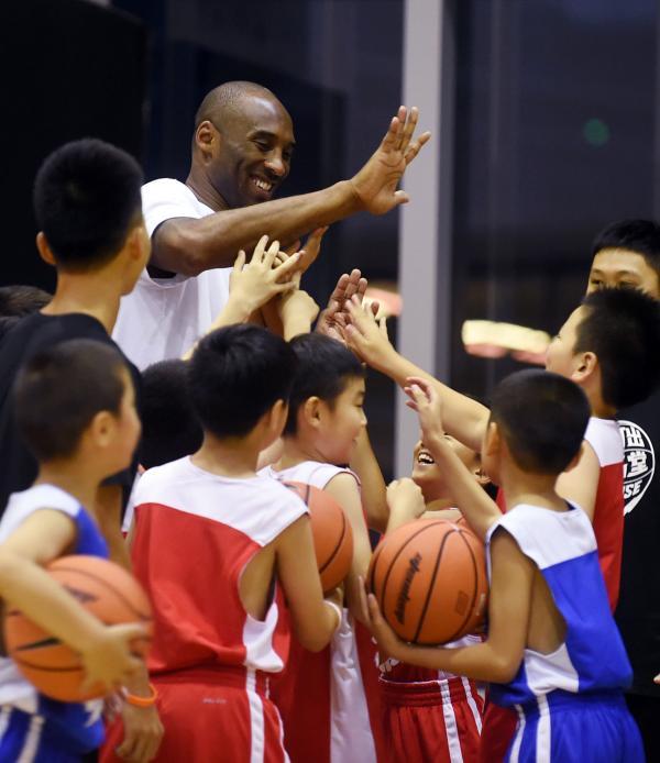 科比球衣退役｜科比的商业帝国：他已经向竞争品牌飙垃圾话了