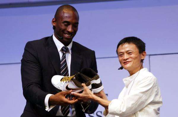 科比球衣退役｜科比的商业帝国：他已经向竞争品牌飙垃圾话了