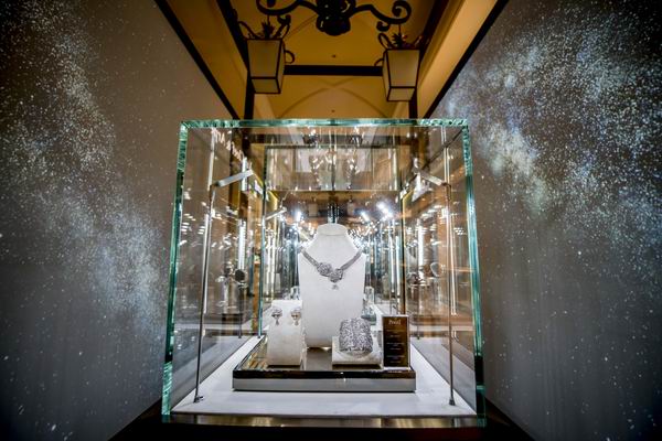 这个展览汇聚了数百件孤品腕表与珠宝