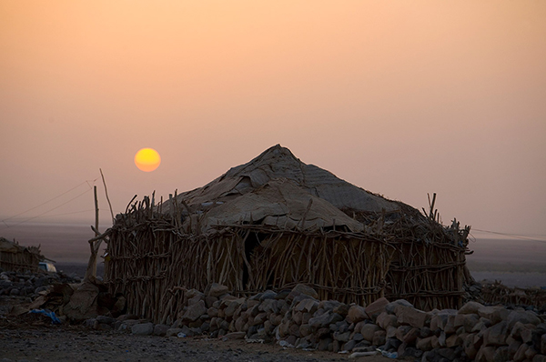 熔炉游记：顶着49度高温，穿行于埃塞尔比亚的七彩沙漠