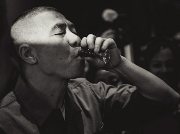 我们以什么标准看《芳华》这个电影