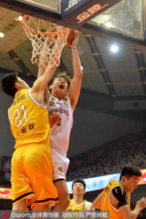 这个新疆棉花地来的男孩，打篮球5年已比肩易建联