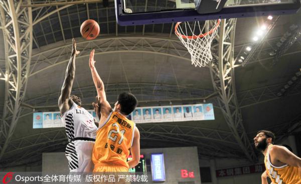 这个新疆棉花地来的男孩，打篮球5年已比肩易建联