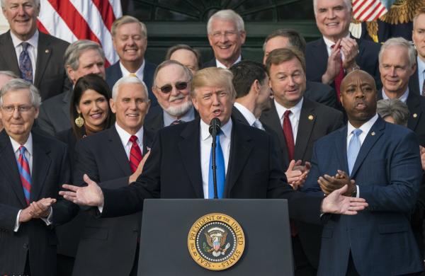 读图丨参众两院放行，特朗普启动美国31年来最大规模税改