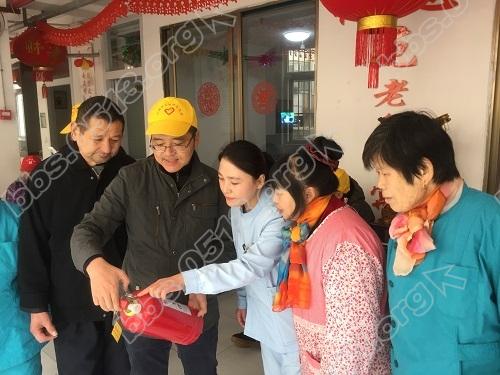 学用灭火器 安全你我他 (5).JPG