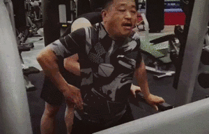 太励志！啤酒肚变6块腹肌，这一家子的减肥照刷爆朋友圈