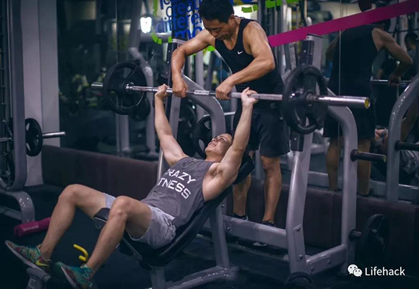 太励志！啤酒肚变6块腹肌，这一家子的减肥照刷爆朋友圈