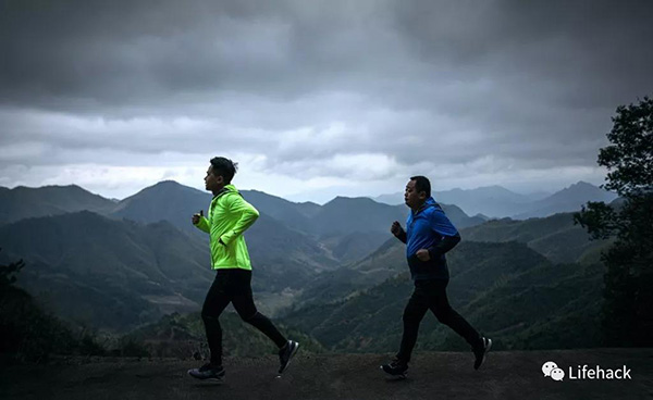 太励志！啤酒肚变6块腹肌，这一家子的减肥照刷爆朋友圈
