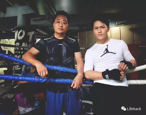 太励志！啤酒肚变6块腹肌，这一家子的减肥照刷爆朋友圈