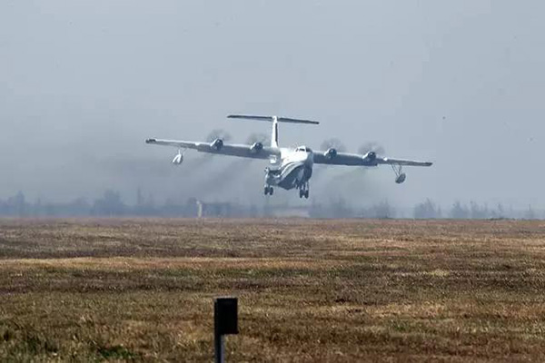 大型水陆两栖飞机AG600陆上首飞成功，将尽快水上首飞