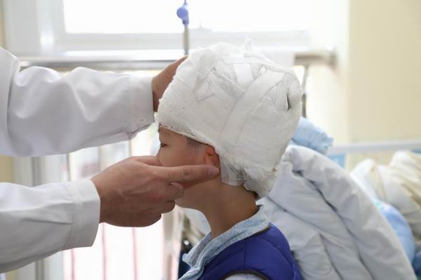 6岁孩子双耳发育畸形，上海专家为他再造“耳朵”重建听力