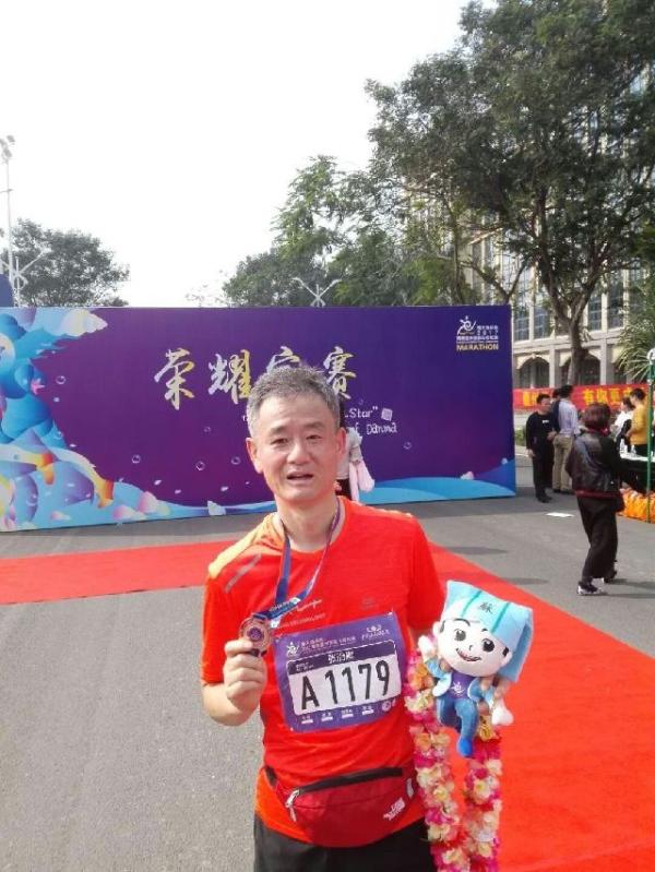 中国马拉松流行“给最后一名颁奖”，还有市长等了两小时