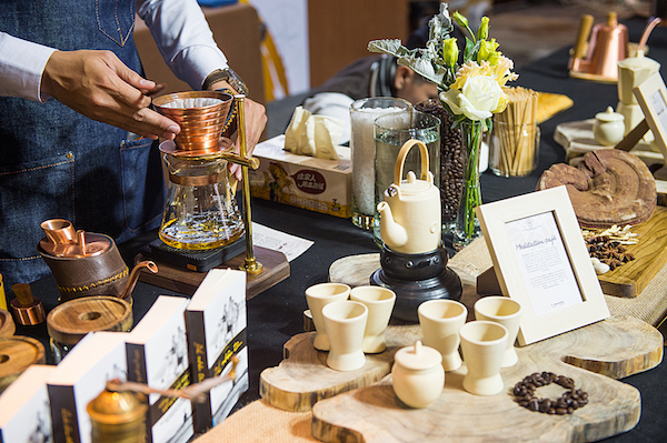 除了品种、产地和烘焙，海拔高低也会影响咖啡的风味