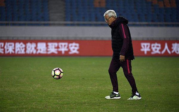 对话里皮：现在的目标是亚洲杯，乐意和足协延长合同