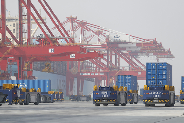 洋山四期码头投运后，上海港集装箱吞吐量突破4000万标箱