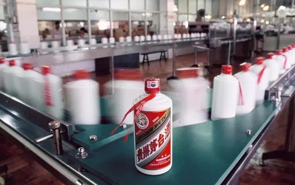 2两茅台酒=1克黄金，央视：这酒到底是喝的，还是炒的？